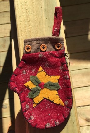 7D3915 - Christmas Felt Mitten Burgundy with Holly and Gold Star 