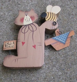 2109C -Life's A Picnic Cat with bee  2109C -Life's A Picnic Cat with bee