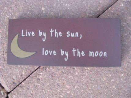 31432L  Live by the Sun,love by the moon wood block 