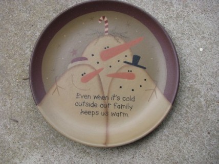 Primitive Wood Snowman Plate 31818F - Family keeps us Warm 