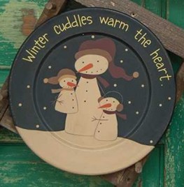 32995W  Winter cuddles warm the heart wood plate 