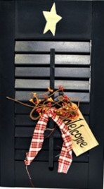  45316L - Wood Shutter Blue with welcome tag, berries and gingham ribbon