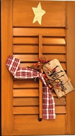  45316N - Wood Shutter Natural  with welcome tag, berries and gingham ribbon