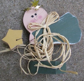 Angel on Stand Counry Crafts 868AG Green