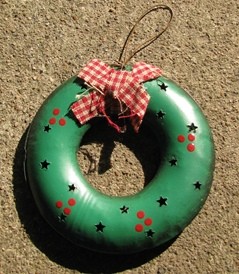 Christmas Ornament OR310 Christmas Wreath Tin Christmas Ornament OR310 Christmas Wreath Tin